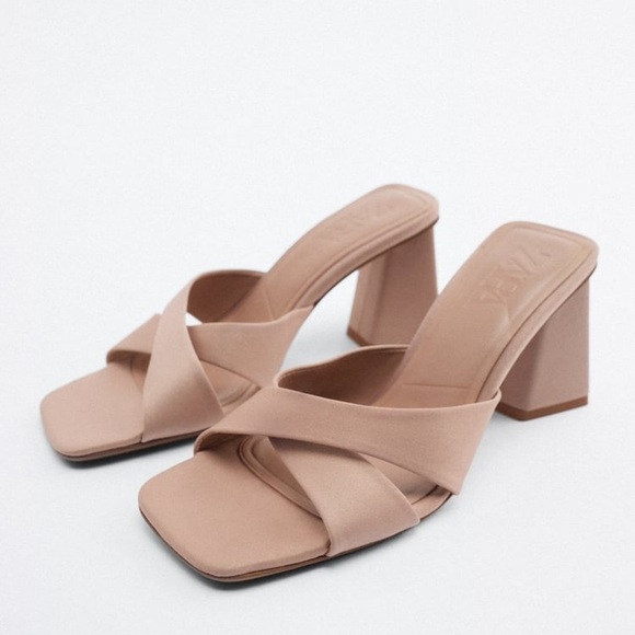 🌹NWT. Zara Heeled Crossed Straps Sandals with Block Heels. Size 8. - Picture 2 of 6